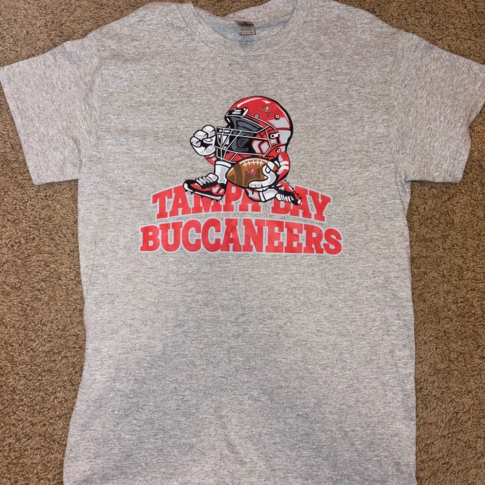 Gildan Gray T-Shirt with Red Graphic